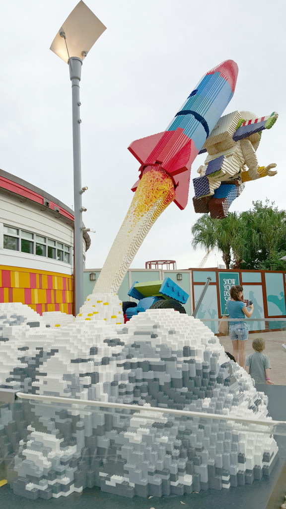 LEGO-buzz-lightyear-woody-build-back