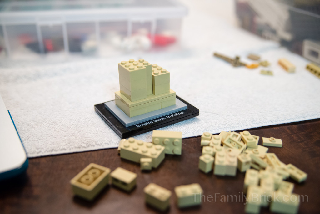 Building LEGO Empire State Building-8042