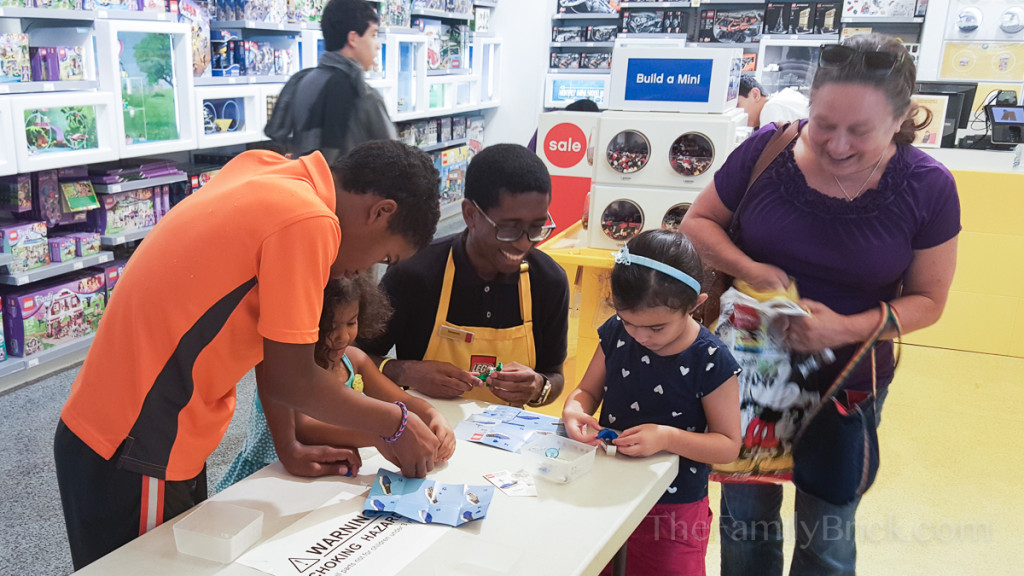 LEGO monthly mini build whale-164002