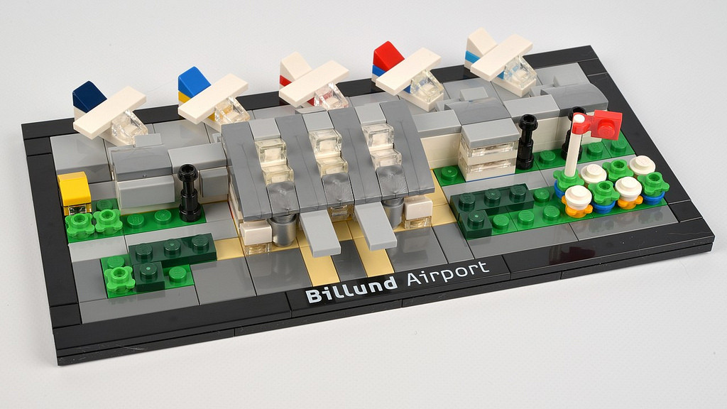LEGO Billund Airport Build 4000016