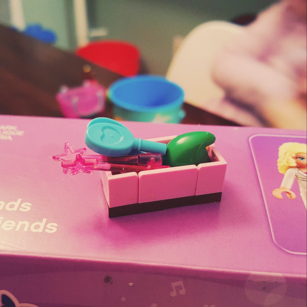 Day 11 Container with Accessories from LEGO Friends Advent Calendar