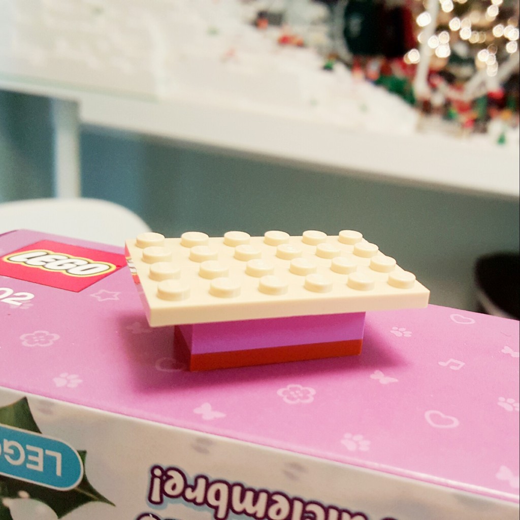 "Meh." - Day 18 Bench from LEGO Friends Advent Calendar