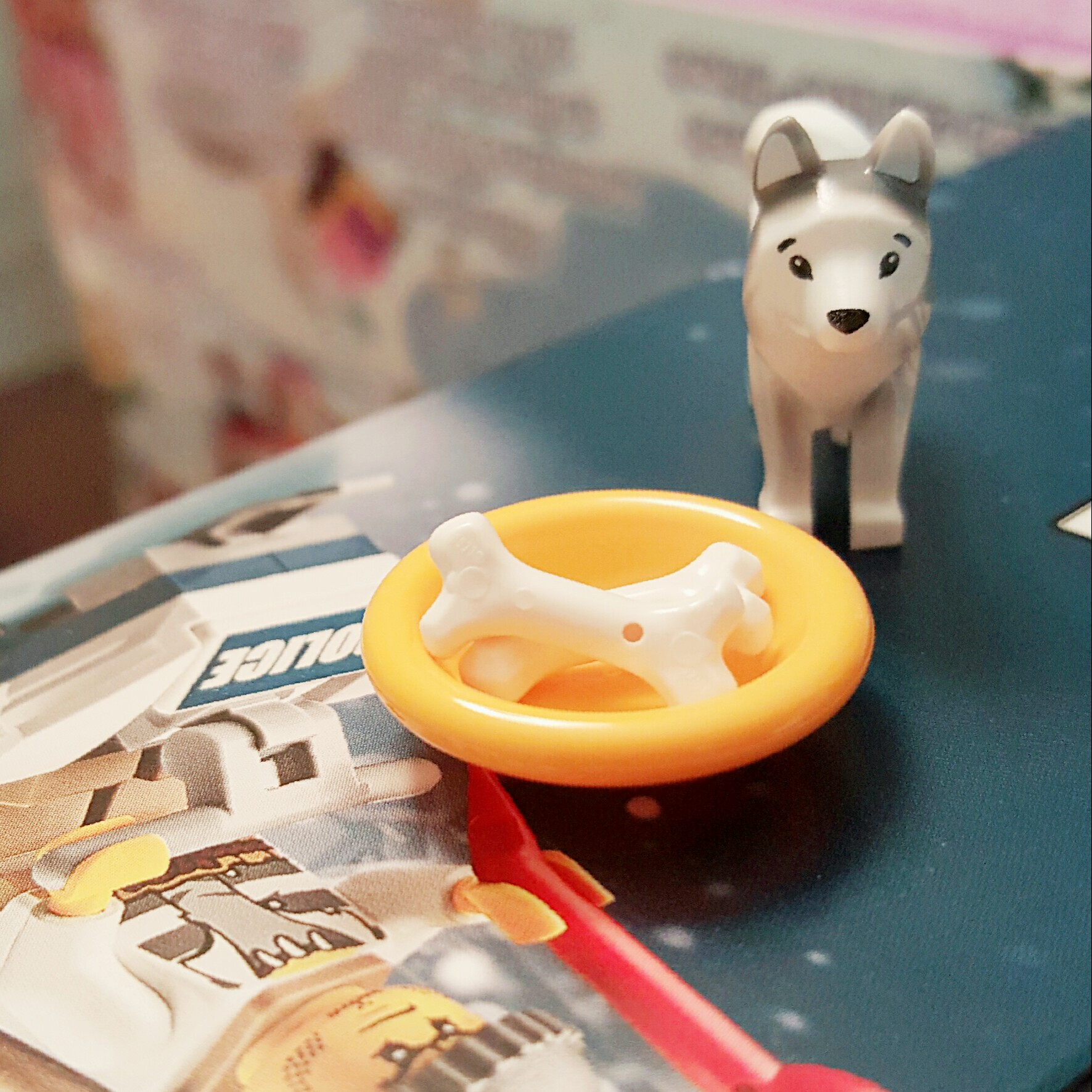 "Woof! Woof!" - Day 18 Husky with Bone and Bowl from LEGO City Advent Calendar