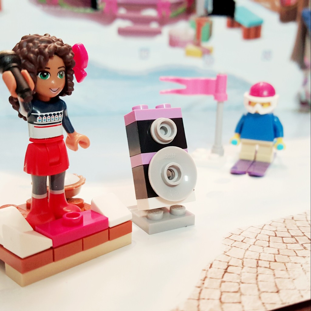 "Can you hear me?" - Day 8 Speaker from LEGO Friends Advent Calendar