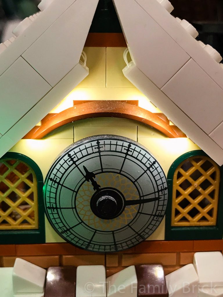 LEGO Santa's Workshop light kit - lights above the main door