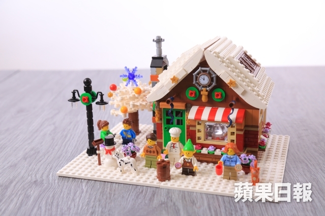 Andy Hung's LEGO Winter Village Cafe