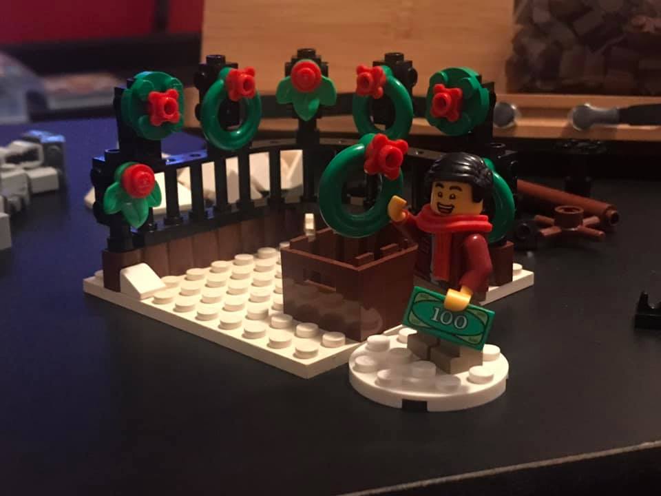 LEGO Wreath Stand by Michael Paul - Version 1