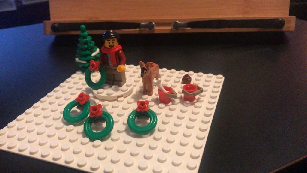 LEGO Wreath Stand by Michael Paul - Starting Point