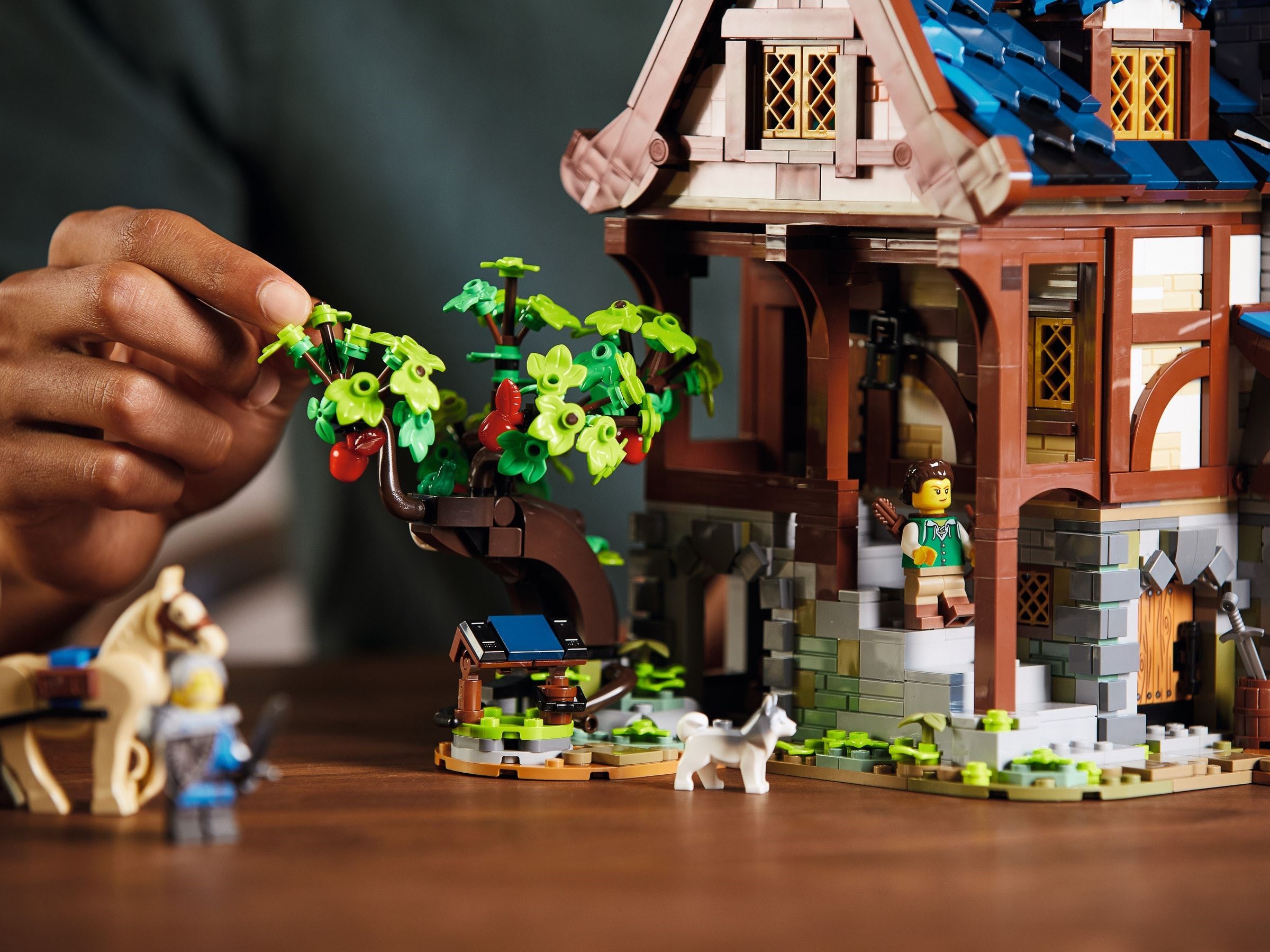 LEGO Ideas Medieval Blacksmith 21325 - Tree