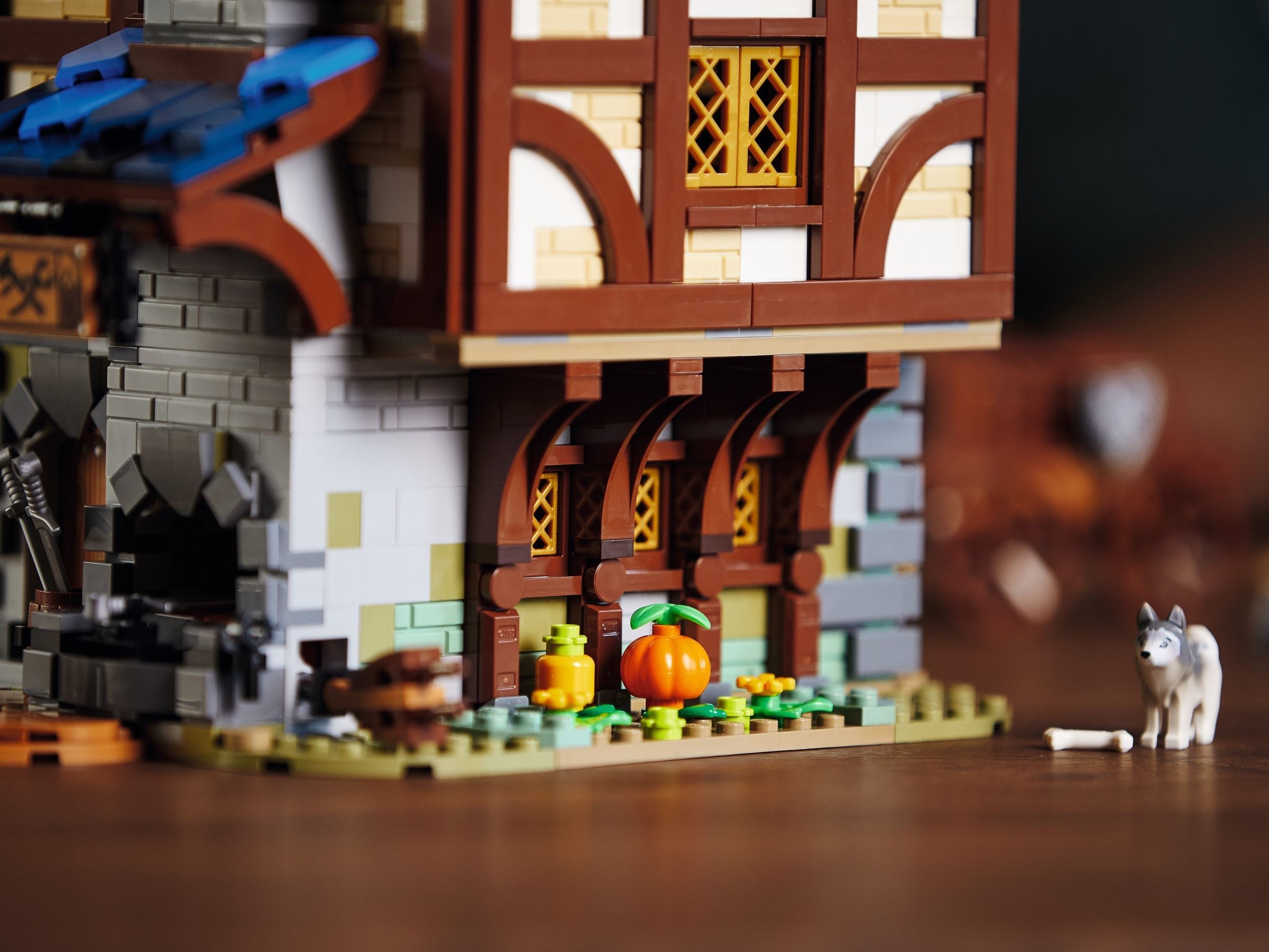 LEGO Ideas Medieval Blacksmith 21325 - Garden